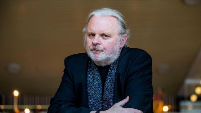 Profil Jon Fosse, penulis asal Norwegia yang meraih hadiah Nobel Sastra 2023 karena prosa yang menyuarakan hal-hal tak dapat diungkapkan. 
