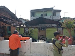 Kompor Meledak Saat Masak, Rumah di Gajahan Solo Ludes Terbakar