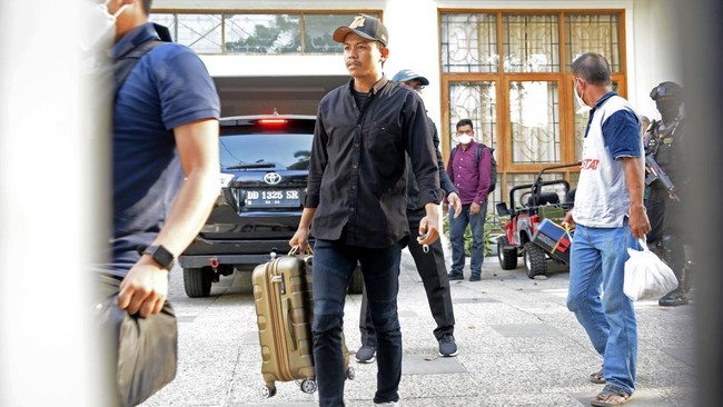PPATK mengungkap cek RP2 triliun yang ditemukan penyidik KPK di rumah dinas SYL bodong.
