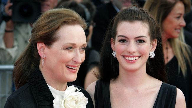 Anne Hathaway mengaku sangat ingin bermain dalam proyek yang sama lagi dengan Meryl Streep usai Devil Wears Prada pada 2006.