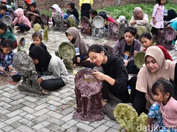 Cerita Pandi dan Warung Sampahnya yang Bantu Perekonomian Warga