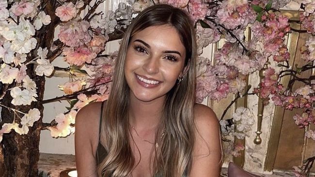 Natasha Beresford memenangkan Miss London 2023, yang merupakan kontes kecantikan tanpa make up atau riasan wajah pertama di dunia.
