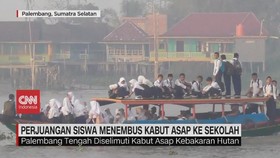 VIDEO: Perjuangan Siswa Menembus Kabut Asap ke Sekolah