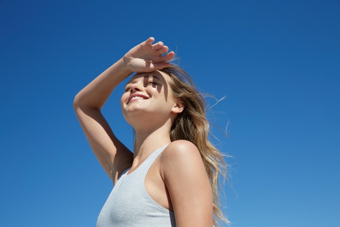 Potret ilustrasi kulit terkena paparan sinar matahari./ Foto: freepik.com