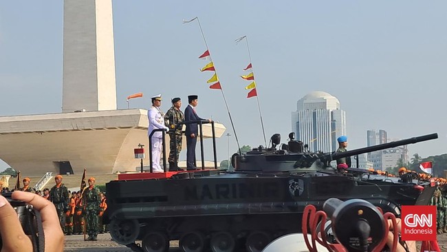 Tiga perwira tinggi (pati) TNI berpangkat jenderal bintang dua menerima tanda penghormatan Bintang Yudha Darma Pratama dari Presiden Jokowi di HUT ke-78 TNI.