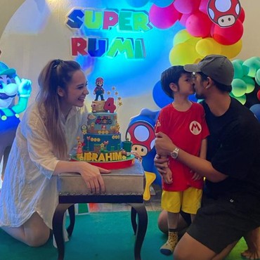 7 Potret Harmonis Putri Anne & Arya Saloka Rayakan Ultah Putra Tercinta