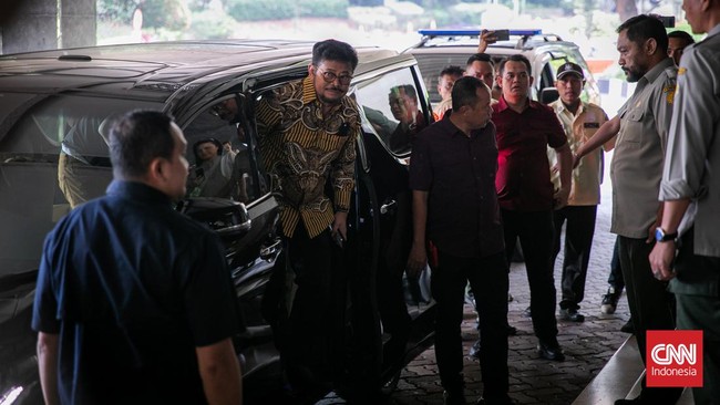 KPK menggelar konferensi pers terkait perkembangan penyidikan dugaan tipikor di lingkungan Kementan, Rabu (11/10) malam.