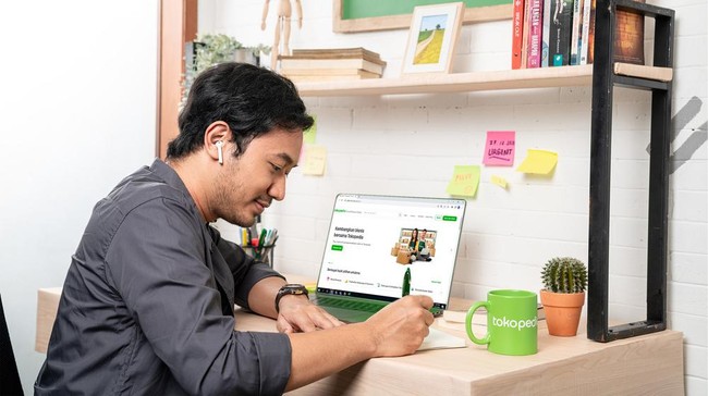 Tokopedia terus menggencarkan inisiatif Hyperlocal agar masyarakat punya kesempatan yang sama untuk bertumbuh dan berkembang, tanpa harus pindah ke kota besar.
