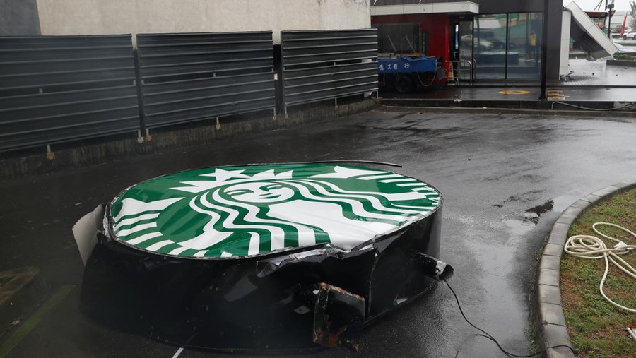 Topan Koinu Bikin McD hingga Starbucks di Taiwan Runtuh