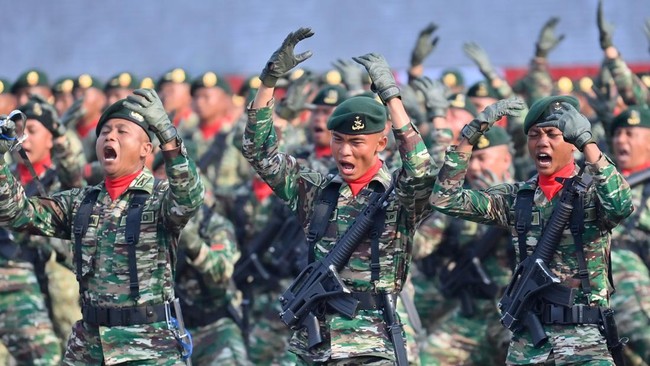 DPR Singgung Kesiapan Anggaran Rencana Rekrutmen 24 Ribu Prajurit TNI Anggota Komisi I DPR, Oleh Soleh meminta rencana TNI AD merekrut 24 ribu prajurit level tamtama untuk membentuk batalyon teritorial dikaji ulang.