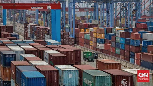 Kemendag batal mengatur barang impor TKI yang masuk ke tanah air. Aturan ini sempat membuat ratusan kontainer barang kiriman TKI ditahan DJBC.