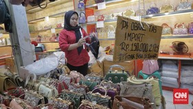 FOTO: Barang Impor Membanjir, Produsen Lokal Ketar-ketir