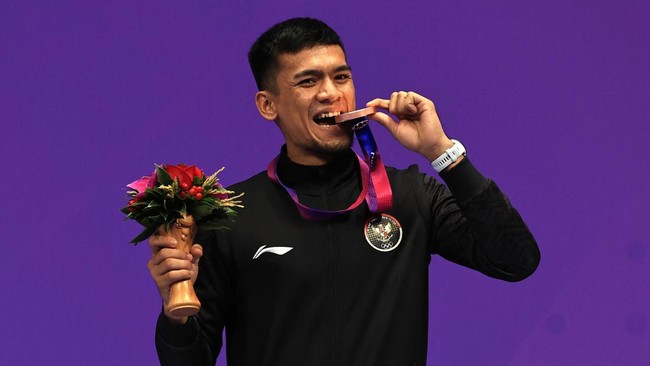 Tim Indonesia ditempel ketat negara tetangga Malaysia dalam persaingan klasemen Asian Games 2023 hingga Jumat (6/10) pagi WIB.