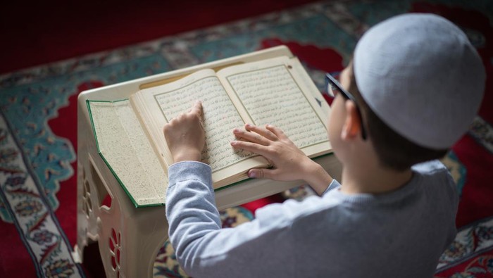 Ilustrasi Anak Cerebral Palsy Menghafal Al-Quran