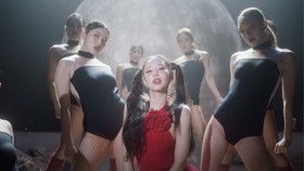 Jennie BLACKPINK Dansa Berlatar Bulan dalam Single You & Me