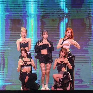 Intip Keseruan Konser LE SSERAFIM di Jakarta