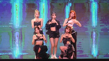 img-title Intip Keseruan Konser LE SSERAFIM di Jakarta