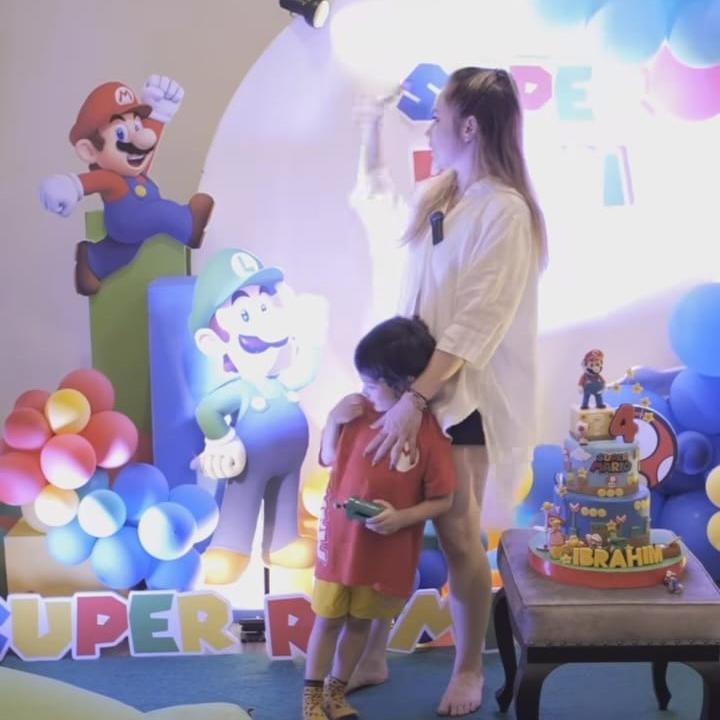 <p>Pada 11 September 2023 yang lalu, Putri Anne membuat perayaan ulang tahun untuk anak semata wayangnya, Ibrahim Jalal Ad Din Rumi.(Foto: Instagram @anneofficial1990)<br /><br /><br /></p>