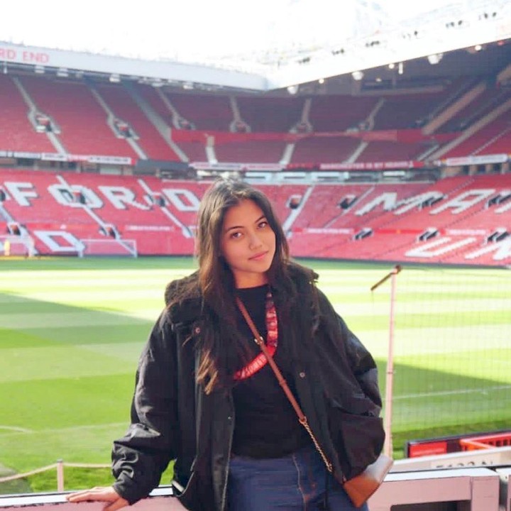 <p>Melalui kolom komentar, Raihanna juga sering mendapat beragam komentar. Tak hanya dukungan sebagai Puteri Remaja Batik DKI Jakarta, ia juga disebut cantik, "<em>Masya Allah</em>...selamat ya Zemma," ujar akun @slo****. (Foto: Instagram @raihana_zemma)</p>