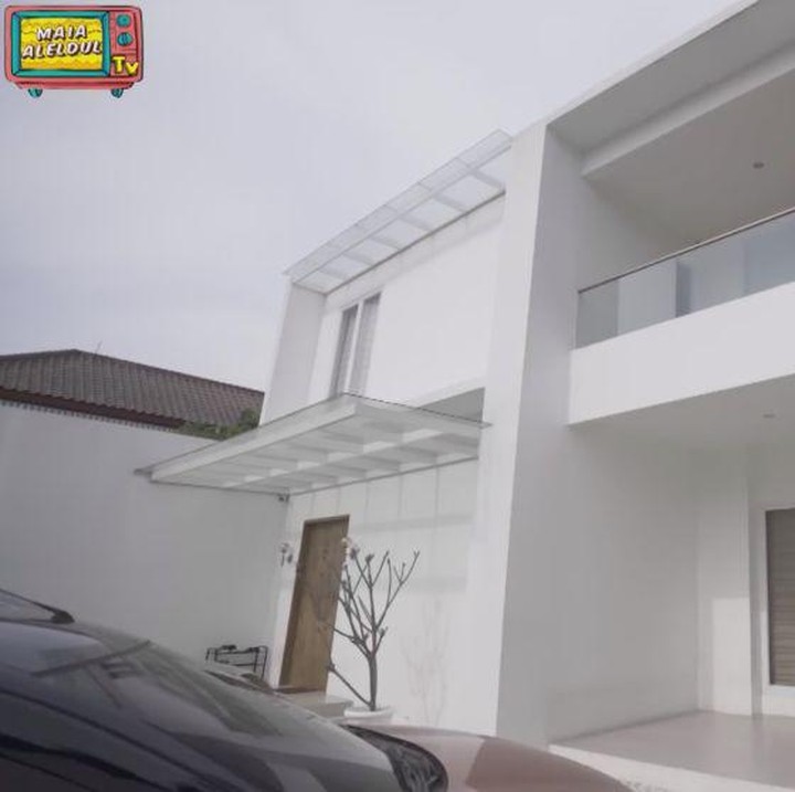 <p>Venna Melinda berkesempatan memamerkan rumahnya yang baru selesai direnovasi, Bunda. Momen ia bagikan bersama Maia Estianty dan bisa dilihat dalam kanal YouTube MAIA ALELDUL TV.(Foto: YouTube MAIA ALELDUL TV)<br /><br /><br /></p>
