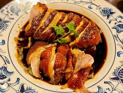 5 Restoran Ini Tawarkan Bebek Peking dengan Nasi Hainan dan Bakmi