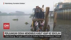 VIDEO: Perjuangan Siswa Menembus Kabut Asap ke Sekolah