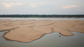FOTO: Hamparan 'Gurun' di Sungai Amazon