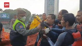 VIDEO: Aktivis Greenpeace Ditangkap Gelar Aksi di Bundaran HI