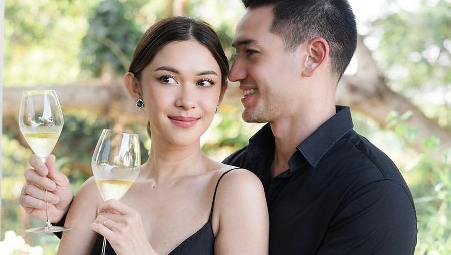 17 Tahun Menikah, Nana Mirdad dan Andrew White Masih Sering Makan Romantis 17 Tahun Menikah, Nana Mirdad dan Andrew White Masih Sering Makan Romantis