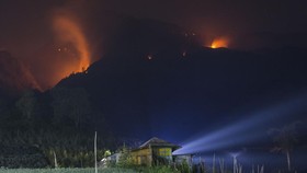 FOTO: Api yang Tak Kunjung Pergi dari Gunung Lawu