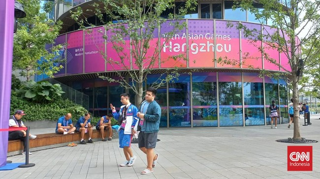 Mencari tempat salat di sekitar venue Asian Games 2023 bukan hal yang mudah bagi umat muslim, termasuk jurnalis Indonesia yang sedang meliput.