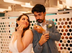 Unik! Pengantin Ini Suguhkan Burger McDonalds di Pesta Resepsi
