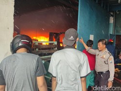 Pabrik Mebel Ekspor di Buduran Sidoarjo Terbakar