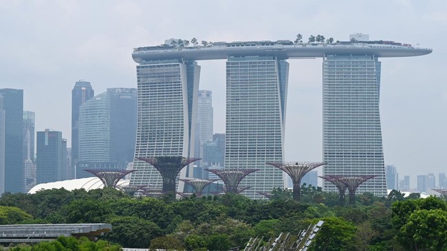Singapura antisipasi kualitas udara memburuk akibat meningkatnya titik api dan asap karhutla dari Indonesia.