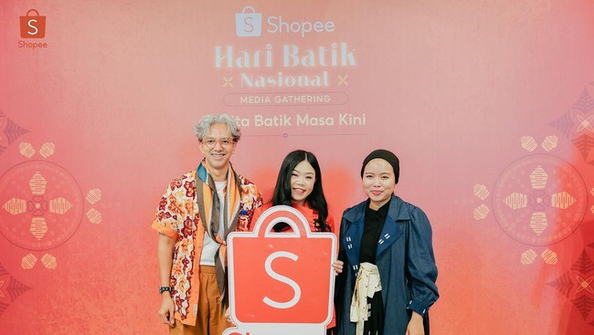 pengrajin batik juga bisa mendaftarkan diri di Program Ekspor Shopee untuk membawa batiknya menuju pasar ekspor di Asia Tenggara, Asia Timur, dan Amerika Latin.