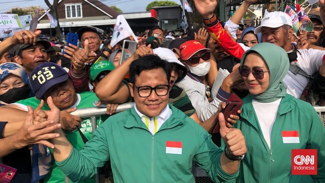 Bacawapres Muhaimin Iskandar atau Cak Imin menghadiri acara Jalan Sehat di Malang, Jatim. Di depan ribuan massa, Cak Imin menggaungkan soal perubahan.