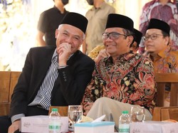 Ganjar-Mahfud MD Akrab di Pernikahan Putra Mustofa Aqil Siroj