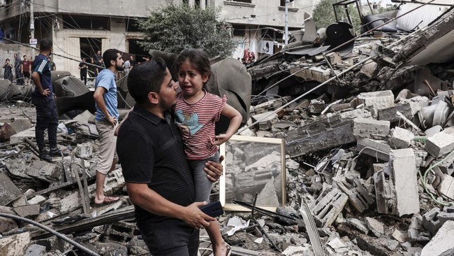 Sebanyak 256 warga Palestina yang tinggal di wilayah Gaza dilaporkan tewas dalam serangan yang dilancarkan Israel. Sebanyak 20 di antaranya merupakan anak-anak.