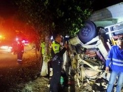 Truk Angkut 30 Wisatawan Tabrak Rumah di Malang gegara Rem Blong