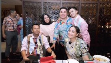 img-title Kerja di Raffi Ahmad, Merry dan Sensen Bersyukur Bisa Punya Rumah Sendiri
