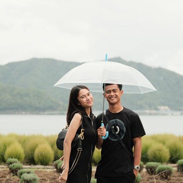 Seruan 'Kami Bersama Arhan' Viral di Tengah Dugaan Azizah Salsha Selingkuh dengan Salim Nauderer