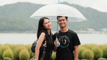 img-title Seruan 'Kami Bersama Arhan' Viral di Tengah Dugaan Azizah Salsha Selingkuh dengan Salim Nauderer