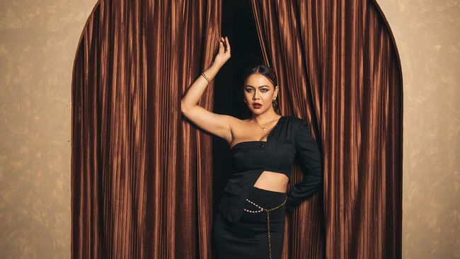 Dulu Pakai Cadar, Kini Ratu Rizky Nabila Tampil Seksi Pakai Bikini