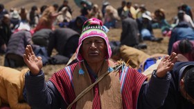 FOTO: Ritual Minta Hujan Warga Bolivia di Tengah Kekeringan Parah