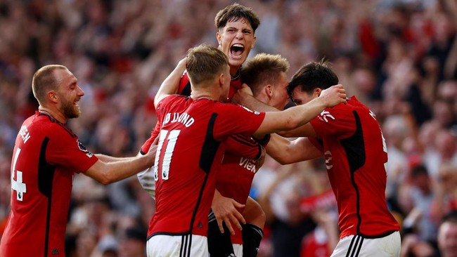 Kemenangan dramatis atas Brentford membawa Manchester United berada dalam posisi 10 besar klasemen Liga Inggris.