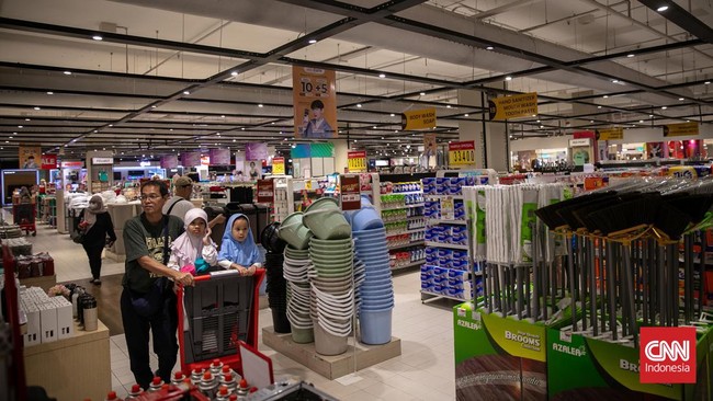 Peralatan masak dan botol minum lagi turun harga di Transmart Full Day Sale yang berlangsung selama dua hari pada 30-31 Desember 2023.