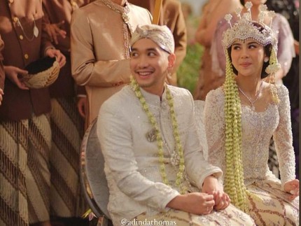 5 Potret Akad Nikah Adinda Thomas, Menawan dengan Siger Sunda