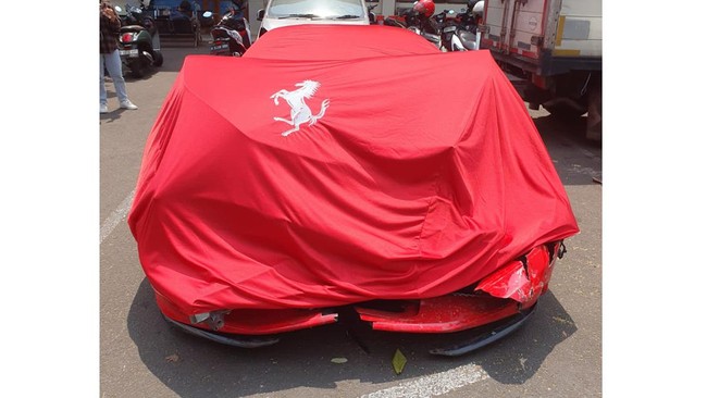 Kasubdit Gakkum Ditlantas Polda Metro Jaya mengatakan pengemudi Ferrari mengklaim dalam kondisi mengantuk dan mengemudi dengan kecepatan hingga 100 km/jam.
