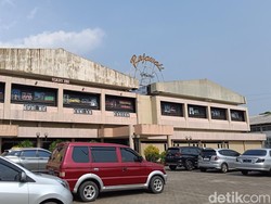 Legend! Bioskop Rajawali Purwokerto Pertahankan Lukisan Poster Film