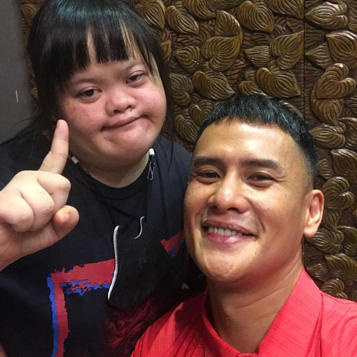 <p>Presenter Choky Sitohang memiliki adik perempuan yang lahir dengan kondisi spesial, Bunda. Ia diberi nama Putri Chitra Andreina Sitohang. (Foto: Instagram @sitohangchoky)<br /><br /><br /></p>